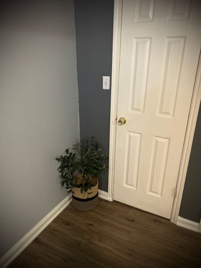 Building Photo - 739 E Ashby Pl