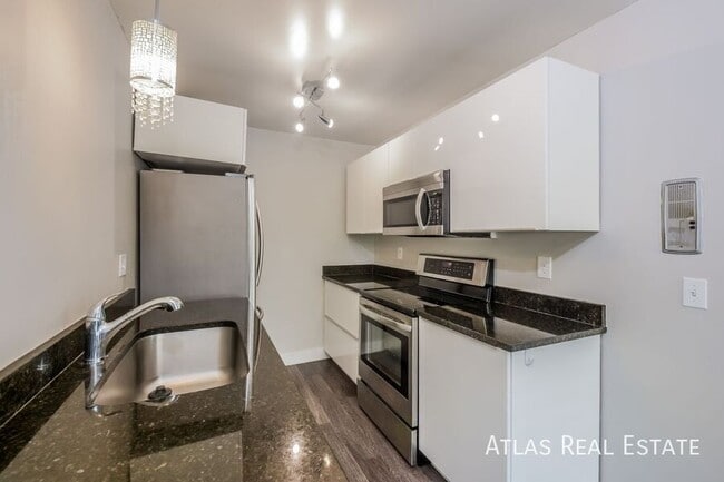 Building Photo - 3150 N Harlan St