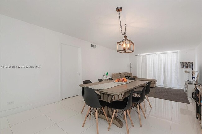 Primary Photo - 6039 Collins Ave