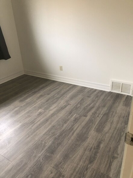 Building Photo - 516 E Wedgewood Ave