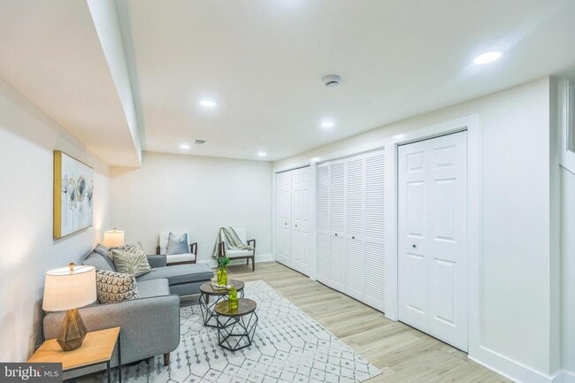 Building Photo - 1129 8th St NE