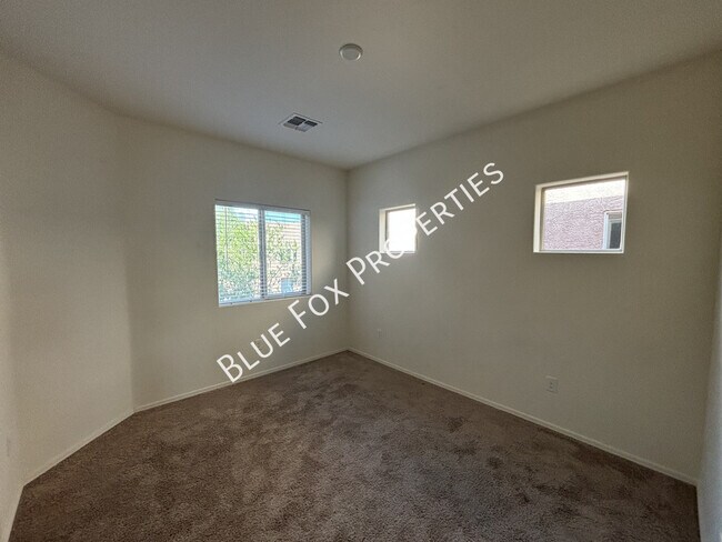 Building Photo - 4170 N Thurston Ln