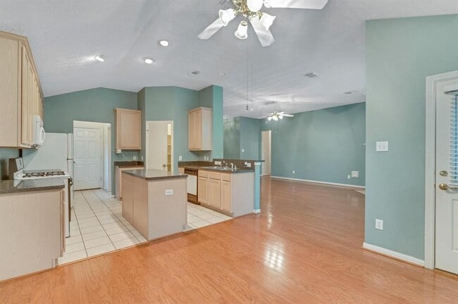 Building Photo - 519 Mesquite Dr