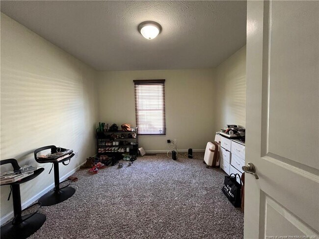 Building Photo - 323 Tokay Dr