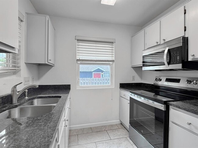 Building Photo - 403 Fantail Loop