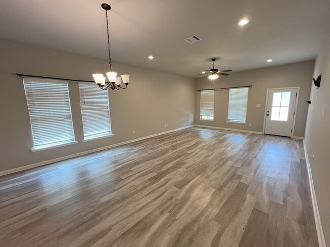 Building Photo - Charming 4 Bedroom, 2 bath Home in Gonzale...