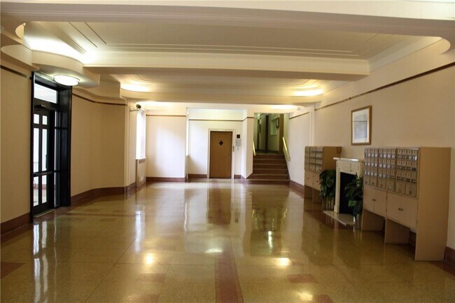 Building Photo - 210 Martine Ave