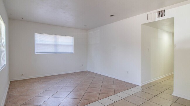 Building Photo - 119 Krueger St