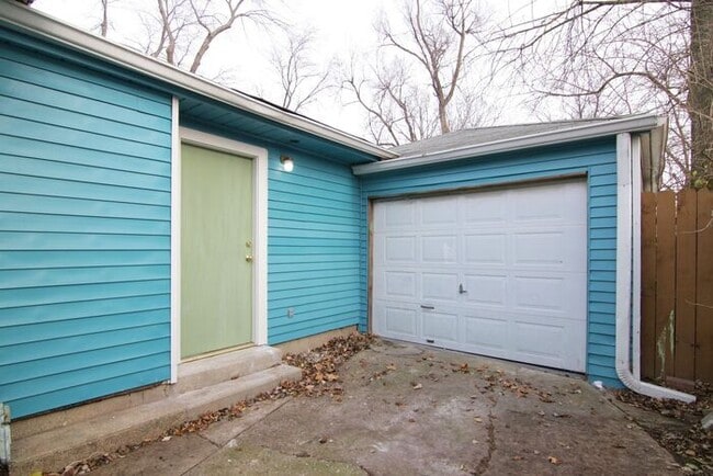 Building Photo - Sweet 3 Bedroom Home Close to Speedway