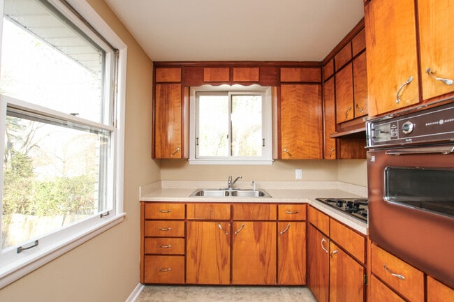 Building Photo - Lovely rental in Nashville with great views of the Cumberland River!  Coming Soon!