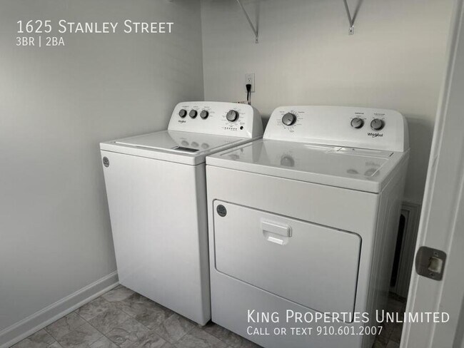 Building Photo - 1625 Stanley St