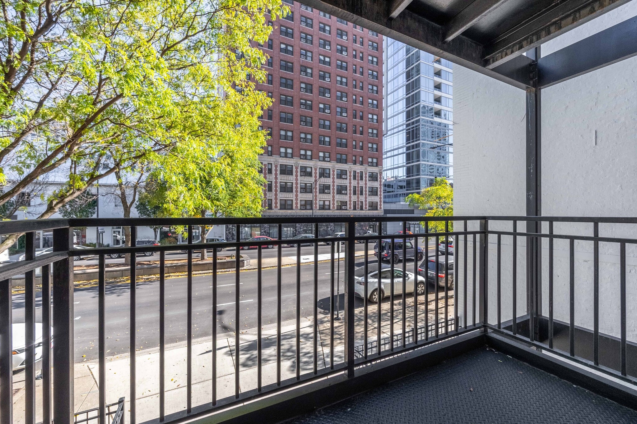 Building Photo - 1225 N La Salle Dr