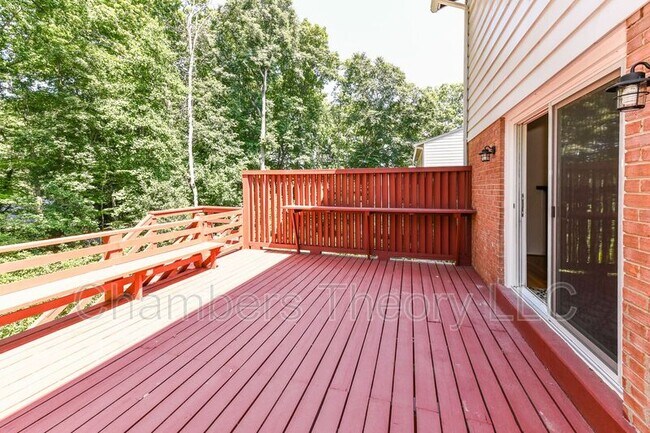 Building Photo - 5012 Sideburn Rd