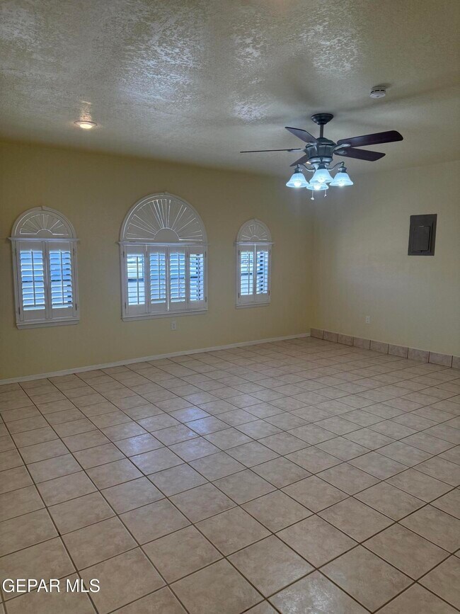 Building Photo - 12000 Ivory Gate Way