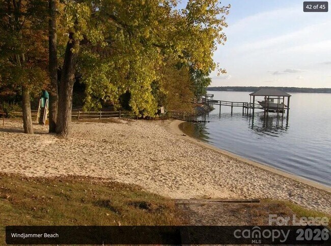 Building Photo - 4167 Greenview Ct