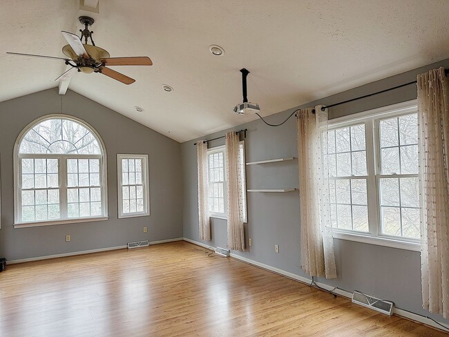 Building Photo - 5 Bed / 3 Bath Home with Finished Basement