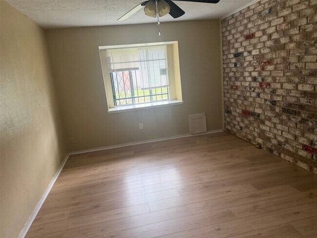 Building Photo - 6957 Chasewood Dr