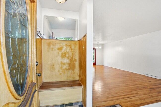 Building Photo - $2,740.95, 4 Beds - 3 Bath, Single Family Home in Denver with Washer and Dryer!
