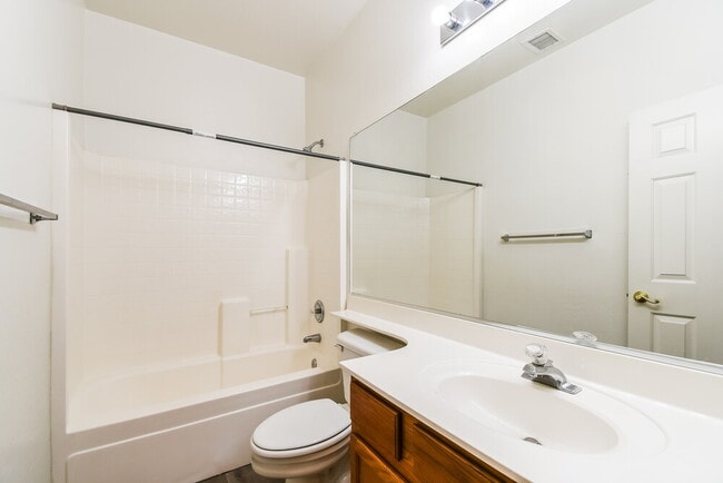 Building Photo - 2730 E Calle Del Norte Dr