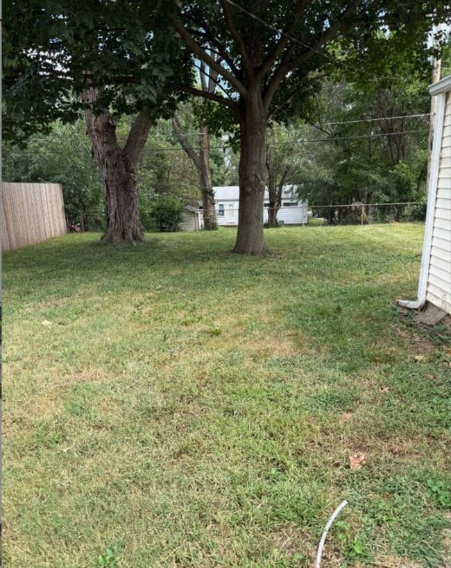 Building Photo - Coming Soon: Cozy 3-Bedroom Home with Scre...
