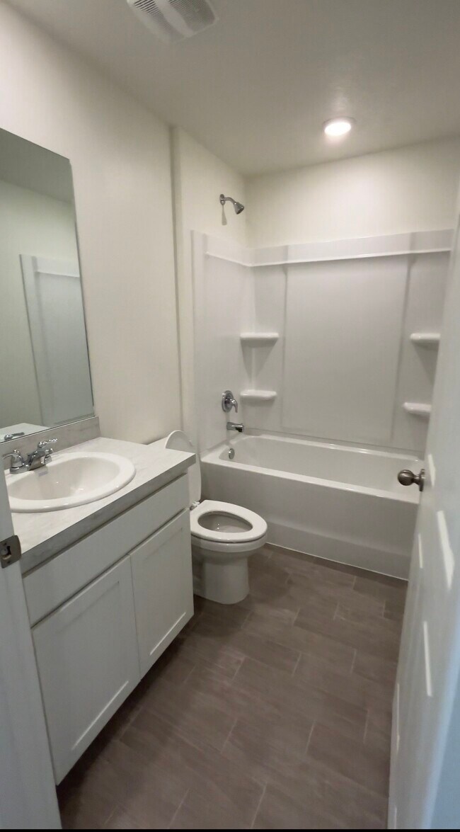 Building Photo - 414 NW 12th St