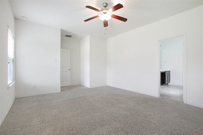 Building Photo - 166 Meadow Grove Dr