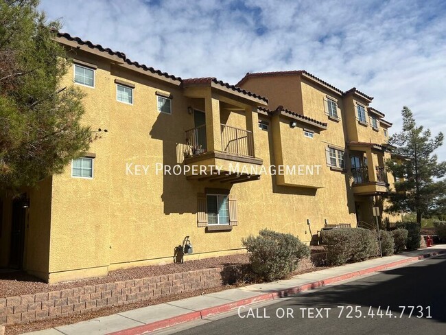 Building Photo - TRI-LEVEL 3 BEDROOM, 2.5 BATH TOWNHOME IN ...