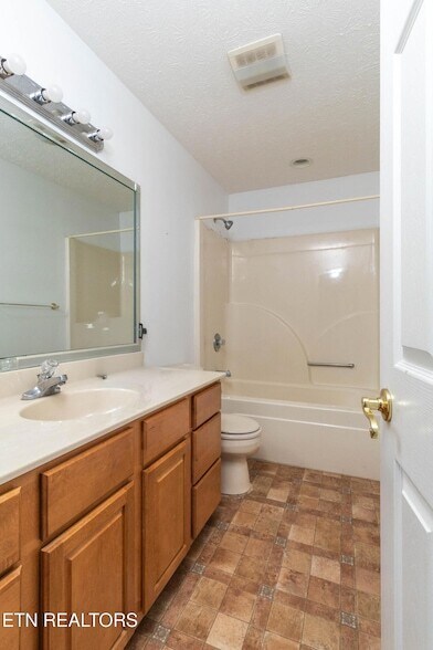 Building Photo - 2084 Allenridge Dr