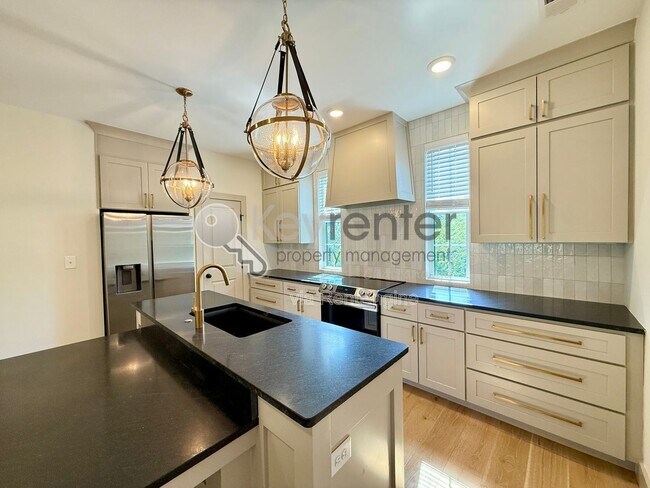 Building Photo - 1072 Amelia Ct