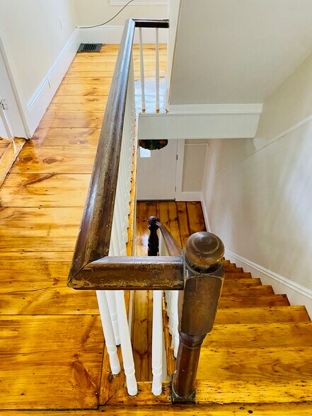 Building Photo - 18 Montvale Ave