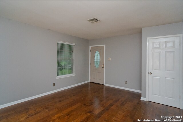 Building Photo - 209 Brenda Dr