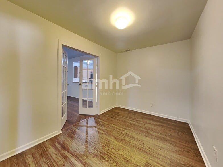 Building Photo - 512 Timber Dr