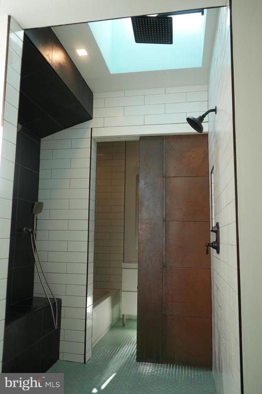 Building Photo - 1223 Haubert St