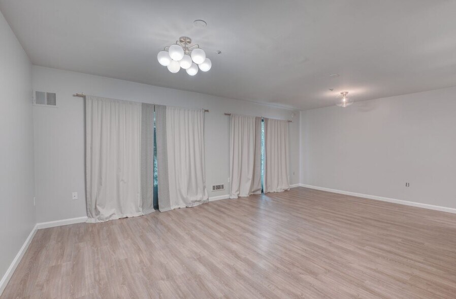 Building Photo - 650 Chestnut St