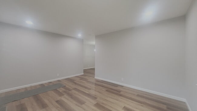 Building Photo - 910 Rexdale Dr