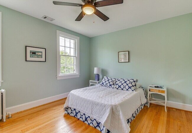 Building Photo - 3-Bed in the Heart of Washington, D.C. – Spacious 1996 Sq Ft with 2 Full Baths!"