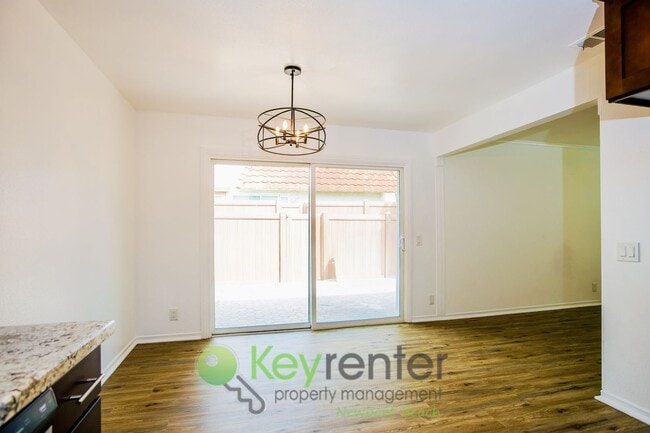 Building Photo - Updated 3 Bedroom Single Level Condo in La...