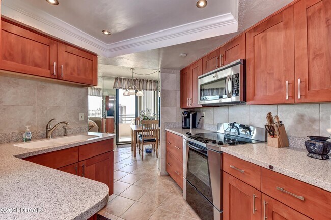 Building Photo - 1 Oceans W Blvd