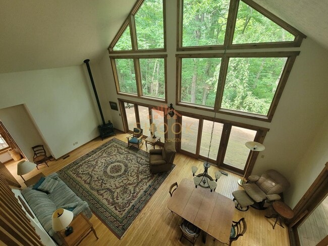 Building Photo - A Little Piece of Tennessee! Your Private Wooded Home!