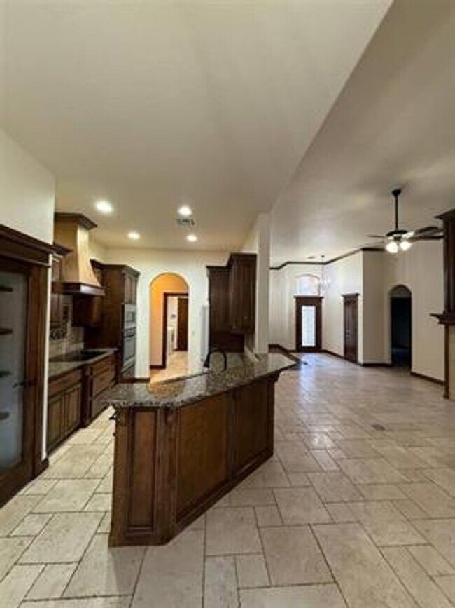 Building Photo - Beautiful Home in desirable Location