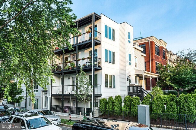 Primary Photo - Stunning Three Bedroom Penthouse Condo W/T...