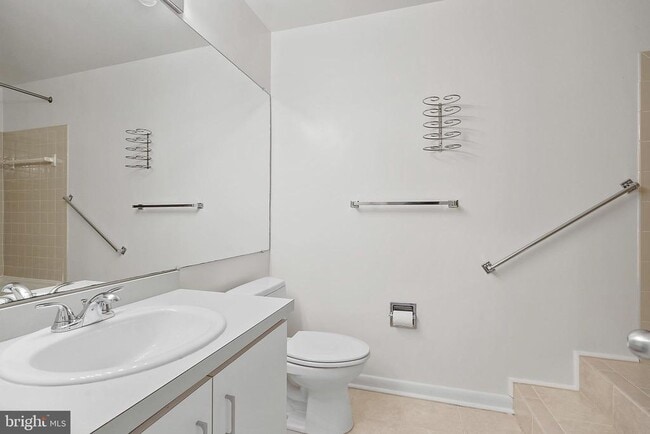 Building Photo - 2006 Lakebreeze Way