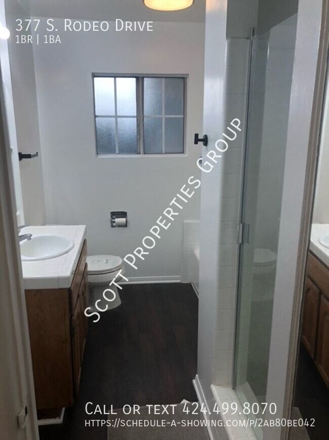 Building Photo - Centrally Located Gorgeous & Spacious 1 Bd...