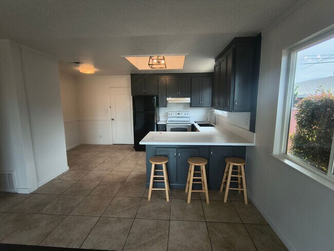 Building Photo - 3BED/2BATH Single Family Home Located in Desirable San Pablo, Ca. With Beautiful Ocean Front View!!