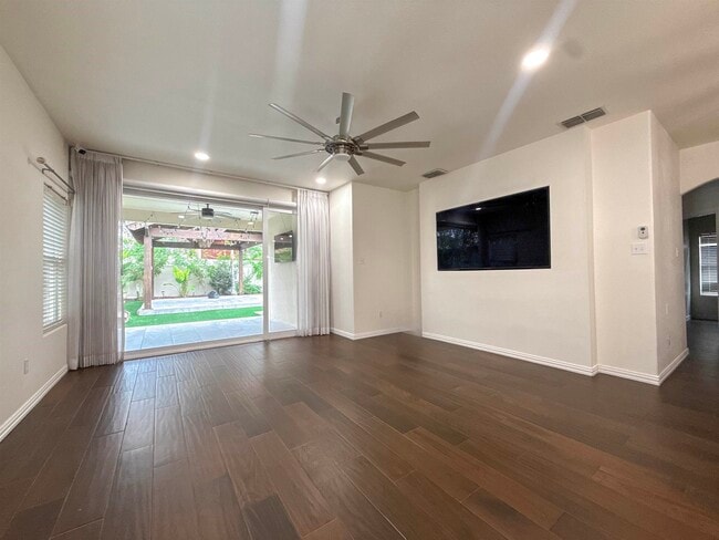 Building Photo - 3128 Rosco Dr