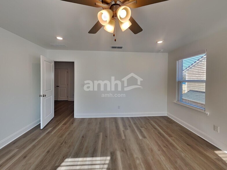 Building Photo - 207 Argea Dr