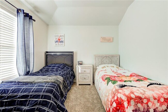 Building Photo - 2405 SW 137th St