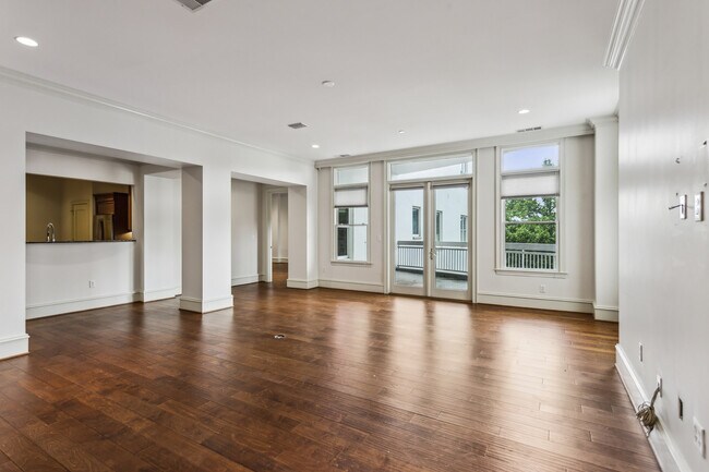 Building Photo - 2500 Peachtree Rd NW