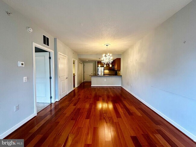 Building Photo - 888 N Quincy St