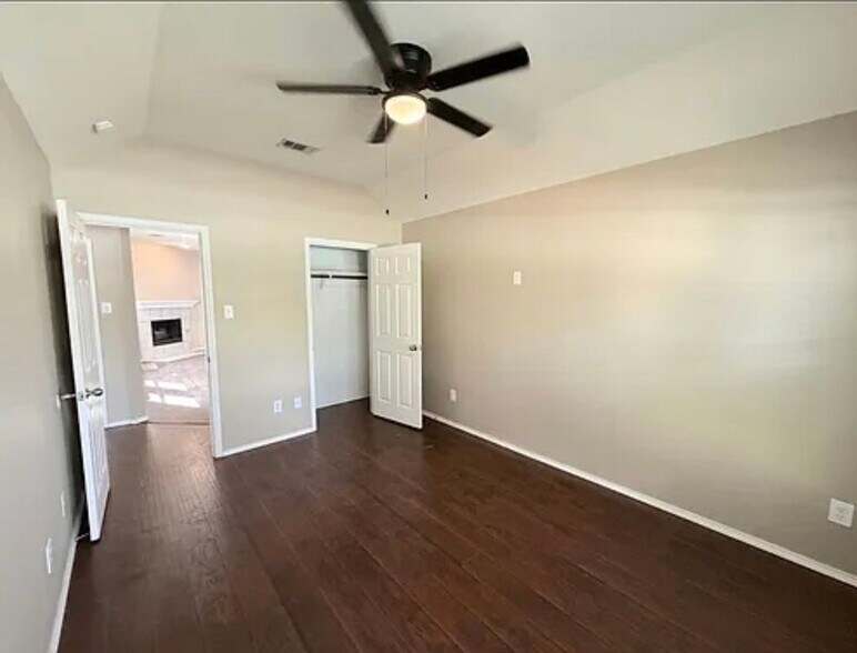 Building Photo - 13645 Valley Mills Dr